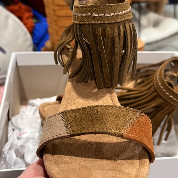 Minnetonka New in Box Poppy Sandal - Picture 6 of 6